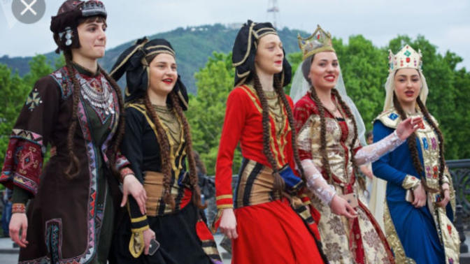 Gürcü kızları gerçekten ilgi çekiç ve güzel siz ne düşünüyorsunuz.😍?