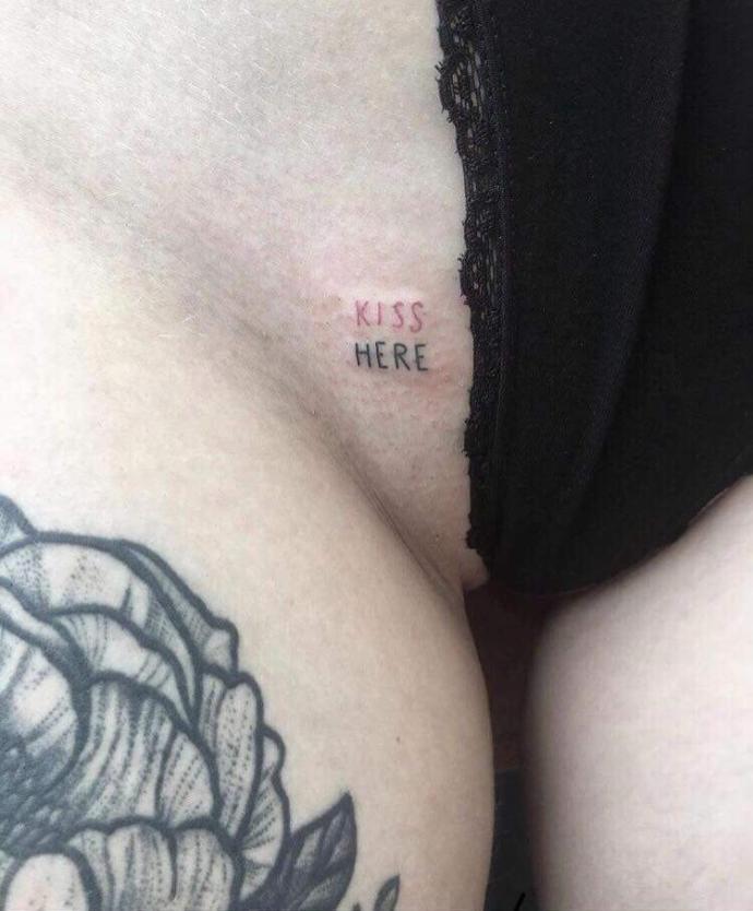 Kızlar, “kiss here” dövmesini vücudunuzun hangi bölgesine daha çok kullanmak isterdiniz?