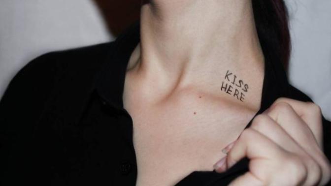 Kızlar, “kiss here” dövmesini vücudunuzun hangi bölgesine daha çok kullanmak isterdiniz?