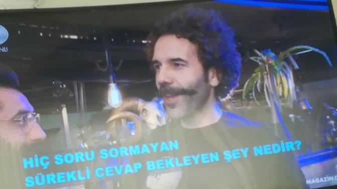 Bu adamın ismi ne ya?