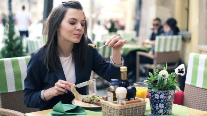 Öğlen için dışarıda yenebilecek en güzel yemek sizce hangisi?