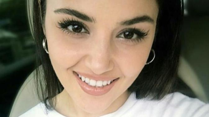 Hande Erçel'in yüzü çocuk gibi değil mi 😇 ?