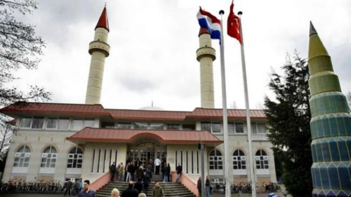 İslam karşıtı kitap yazarken Müslüman olan biri olabilir mi?