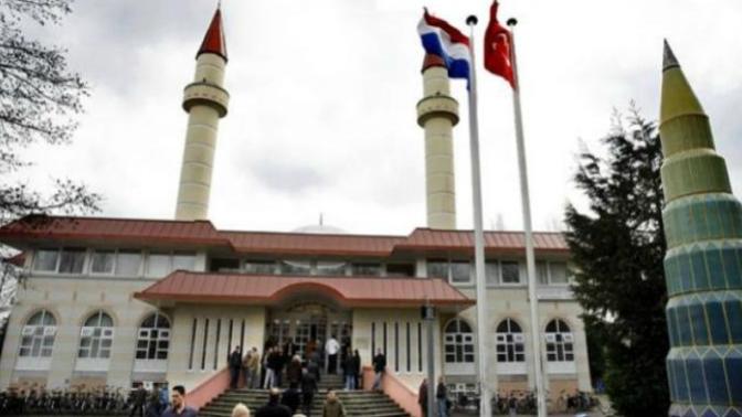 İslam karşıtı kitap yazarken Müslüman olan biri olabilir mi?