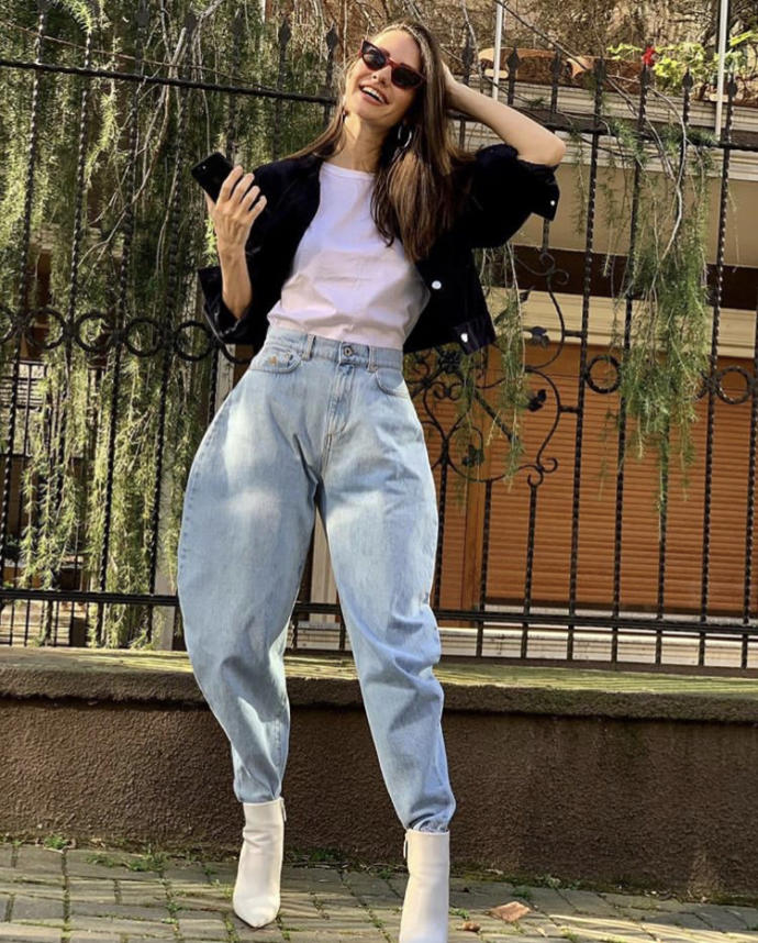 😱Yasemin Özilhan öyle bir pantolon giymiş ki.. bu modele bir isim bulsan ne derdin?