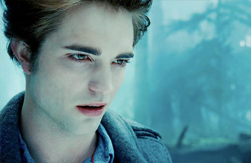 Kızlar, Damon Salvatore mi Edward Cullen mı ?? Hangisi Daha Yakışıklı Vampir ??
