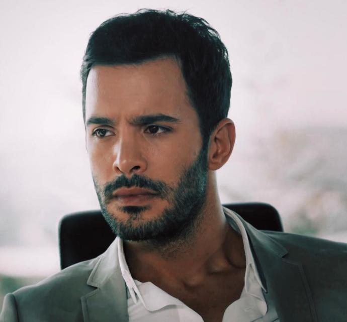 Kızlar, Burak Özçivit mi Barış Arduç mu ?? Hangi Türk Oyuncu Daha Yakışıklı ??