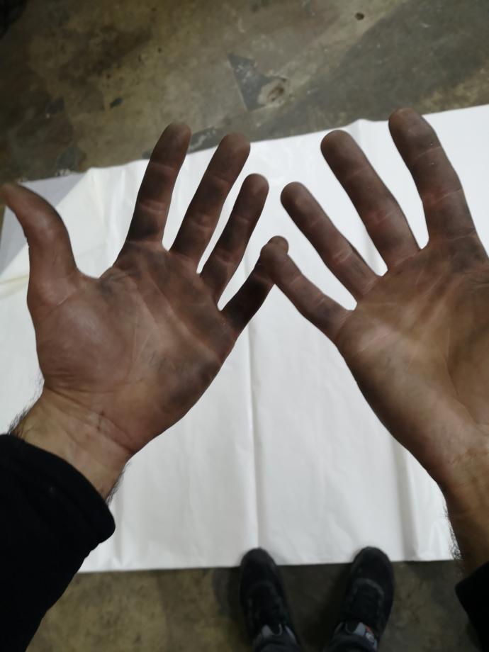 Ay şekerim kilodunu çekerim ben ilk erkekte ellere bakarım bakımlı mı diye diyen hanım arkadaşlar  bir  bakar mısınız ellerim nasıl?