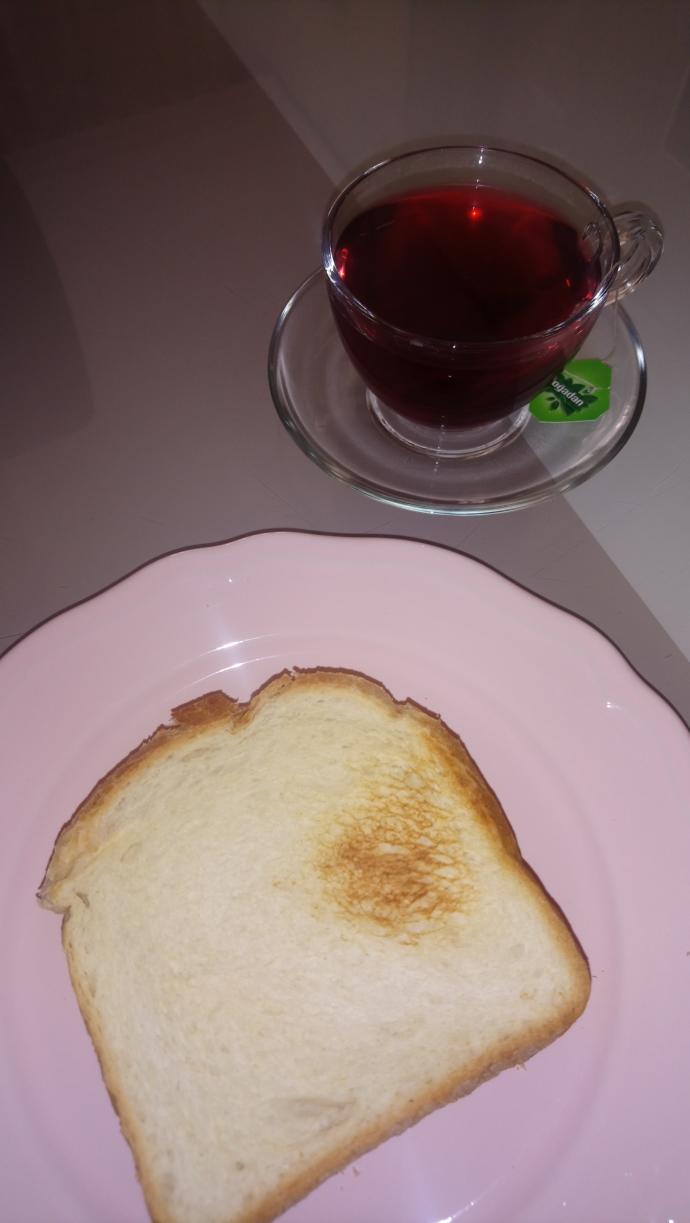 Yanında kuşburnu çayı içtim (kahvaltı) 
