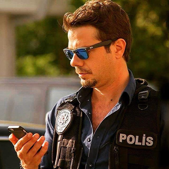 Alp korkmaz mı daha yakışıklı? yoksa james gordon mu?