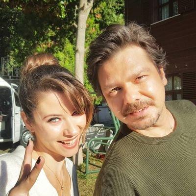 Alp korkmaz mı daha yakışıklı? yoksa james gordon mu?