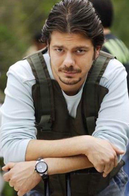 Alp korkmaz mı daha yakışıklı? yoksa james gordon mu?