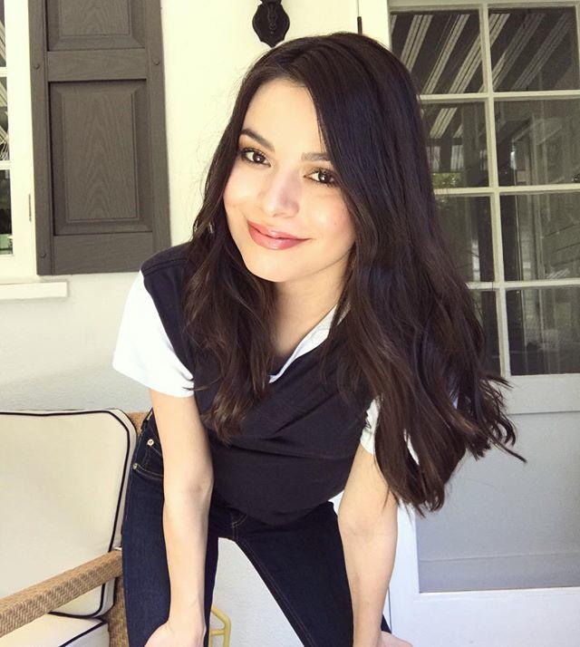 Bu kız güzel mi? Miranda Cosgrove güzel mi?