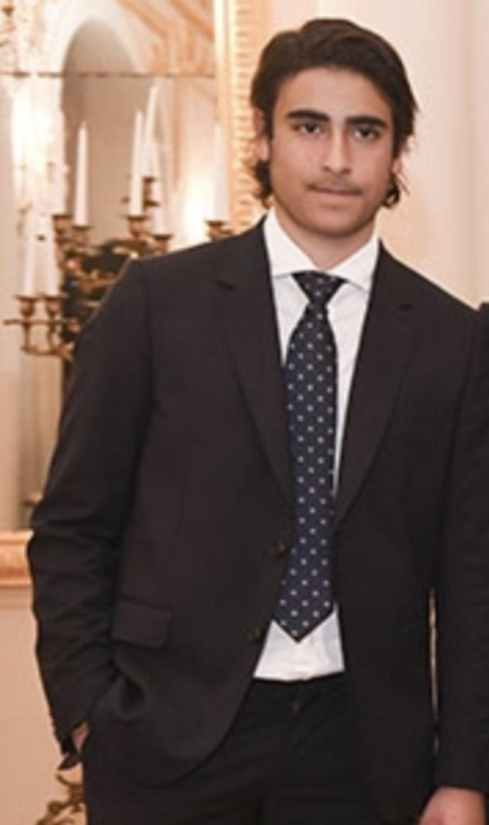 Arkdaslar yarin emrecan sabanciyla yine bebekte bulusucaz sizce ne giyim?