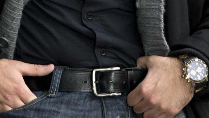 Sizce deri kemer seven bir erkeğe hangi kemer alınırsa her kombinle kullanabilir?