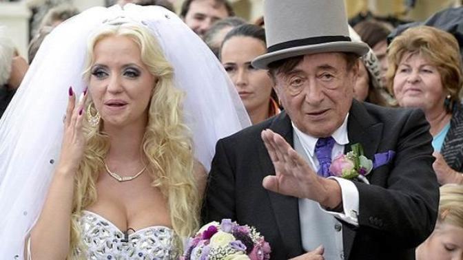 Para için evlenen kadın mı daha itici, güzellik için evlenen adam mı?