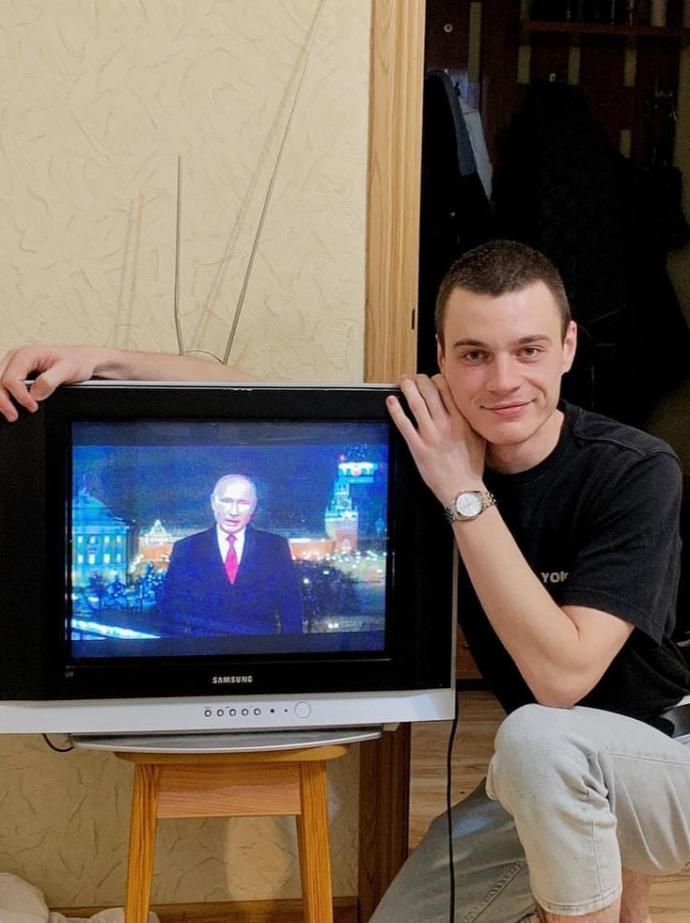 Sen televizyonu izle yar, ben de seni...