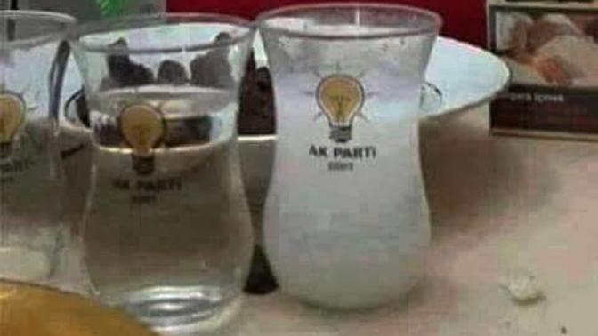 Akpartinin Trakya da dağıttığı çay bardağı hakkında ne düşünüyorsunuz?