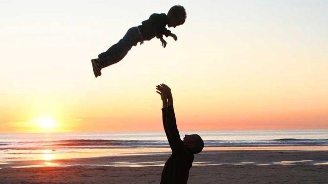 Bir çocuğun gerçek babası onu büyüten midir, yoksa biyolojik babası mıdır?