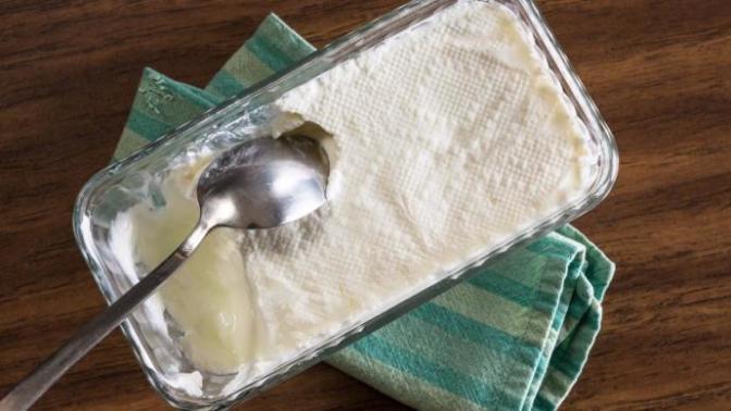 Kaymak yapabilmek için sütü illa 1 gün bekletmem mi gerekir buzdolabında?