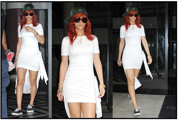 Hangi ünlünün mini beyaz elbisesi daha şık?