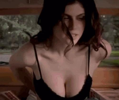 Alexandra Daddario'yu seviyor musunuz?