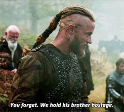 Ragnar Lothbrok (Travis Fimmel) Kendisini Dövme Yaptıracak Kadar Havalı Bulmadığını Söylüyor, Siz Ne Düşünüyorsunuz?