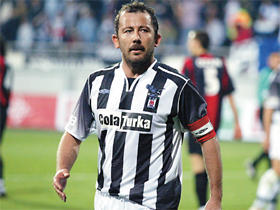 Gelecek sezon beşiktaş'ın başında sergen yalçın'ı görebilirmiyiz?