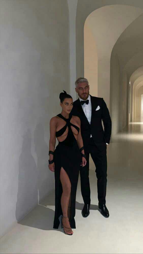 Kim Kardashian 'ın elbisesini beğendiniz mi?
