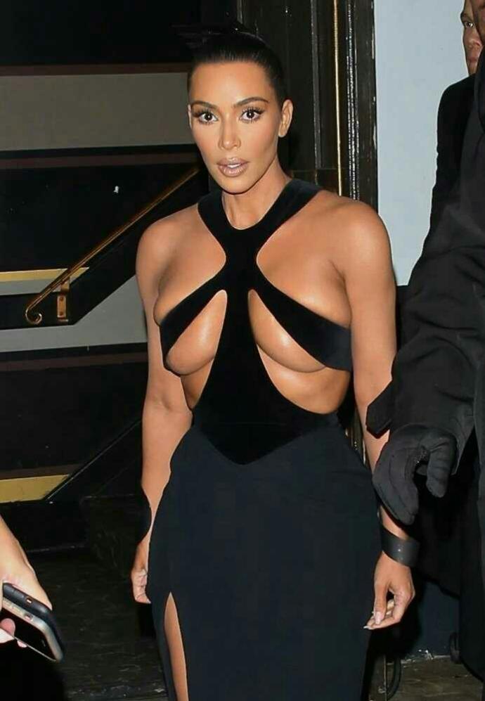Kim Kardashian 'ın elbisesini beğendiniz mi?