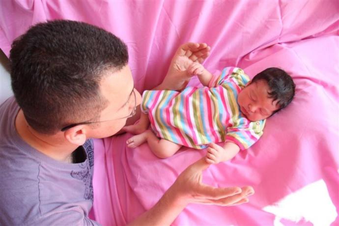 Erkeklerden bebek bakıcısı olur mu?