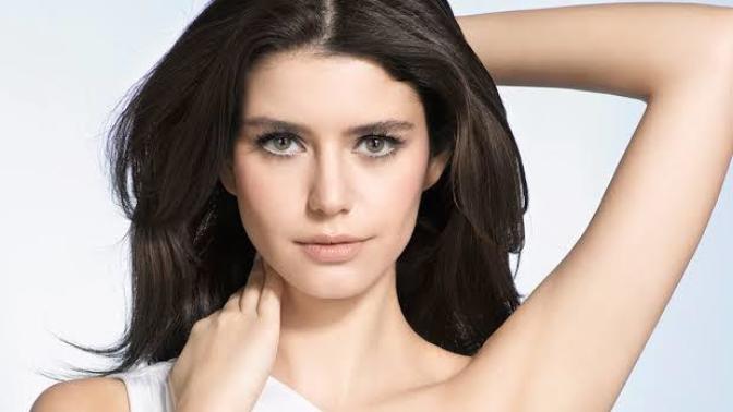 Beren Saat söylendiği kadar güzel mi sizce?