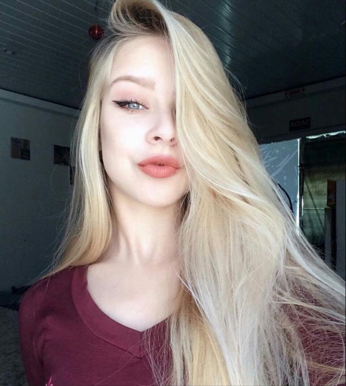 Fotograftaki kız güzel mi yoksa itici mi?