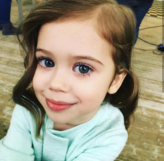 Bu kız, Kristina Pimenova'den daha güzel değil mi?