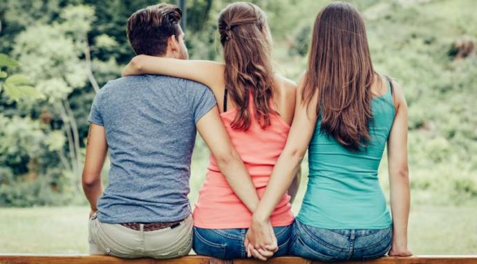 Bile bile evli birini sevmek, sevenin acizliğimi yoksa sevilenin çıkarı mıdır?