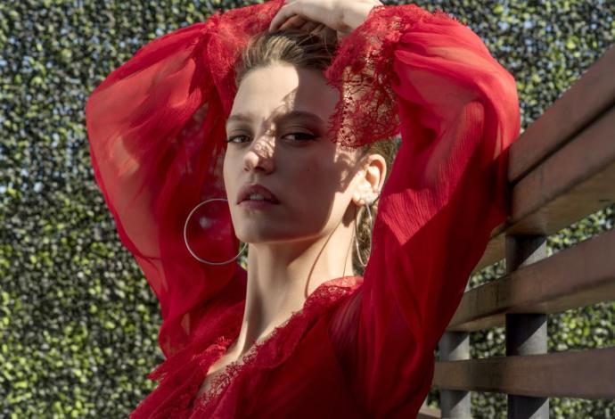 Burcu Biricik mi Serenay Sarıkaya mı daha güzel?