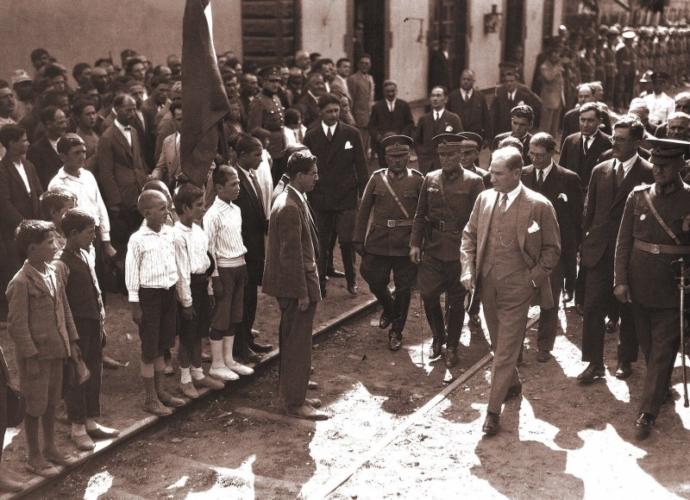 Ulu önder Mustafa Kemal Atatürk hakkın da ne düşünüyorsunuz?