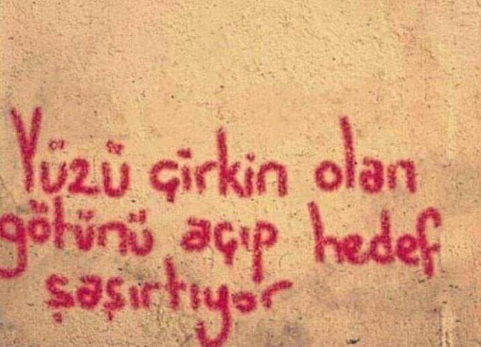 Dekolte hedef saptırmaca mı acaba?