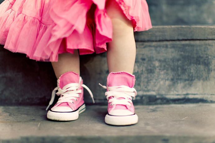 Devir rahatına düşkün cool çocukların devri! Peki hangi Converse minik ayakları rahat ettirirken arkadaşlarının da gözlerini alır?