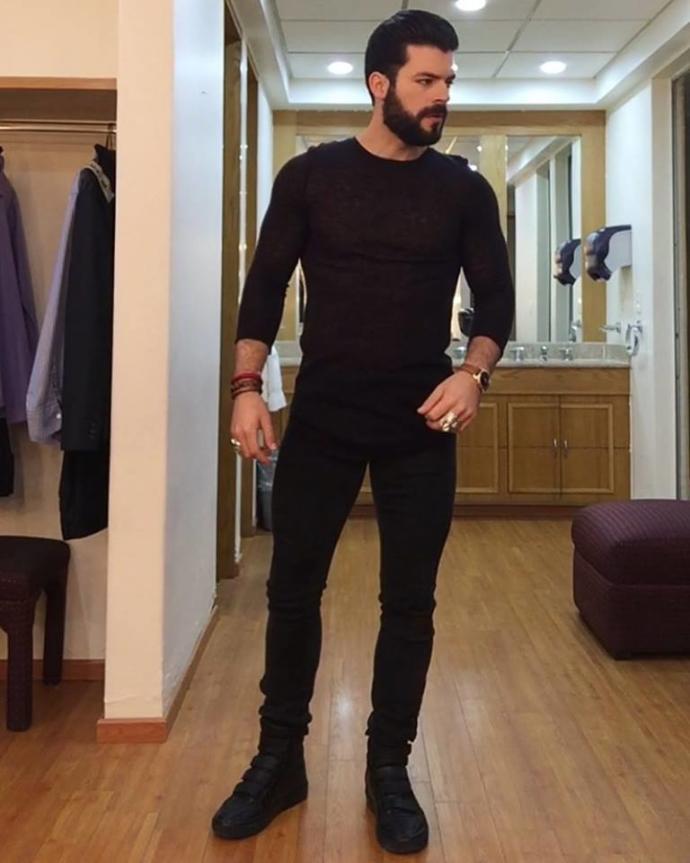 1990'larda doğmuş olan bu çekici erkekler  p*rno sektörüne girse, hangisi James Deen'den daha başarılı bir ''milfhunter'' olur?