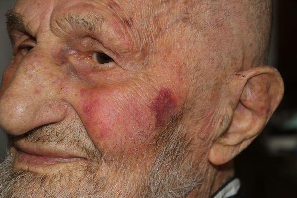 'Neden selamımı almadınız' dediği için dayak yiyen 95 yaşındaki Mustafa dede için 'utandık'. Sen yaşlılara hürmet gösterir misin?