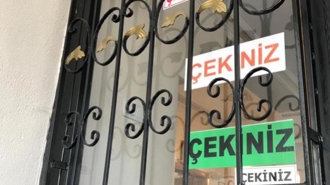 Bu kapı çekilerek mi açılır itilerek mi?