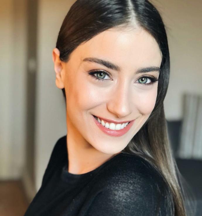 Hazal Kaya' nın mı Serenay Sarıkaya 'nın mı yüzü daha güzel?