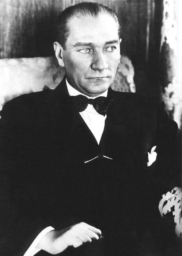 Atatürk kadar yakışıklı devlet adamı var mı?