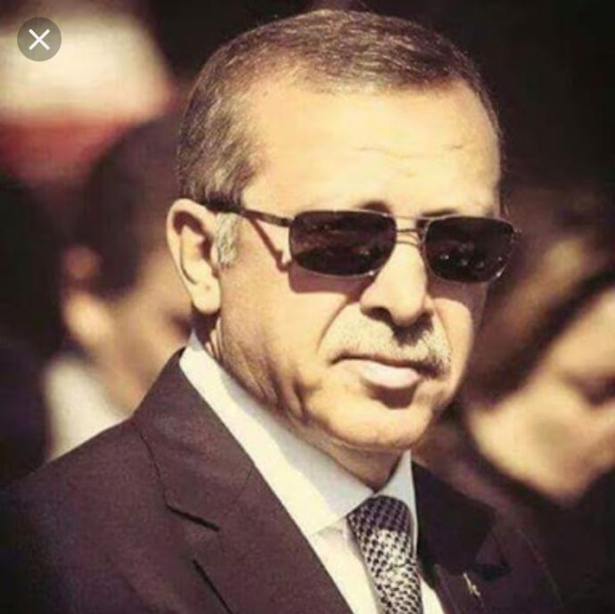 Atatürk kadar yakışıklı devlet adamı var mı?