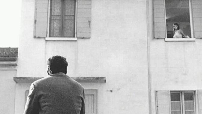 "Ya işte karşımdasın ama dokunamıyorum sana, ellerim yetişmiyor". Yakın olupta dokunamadığın var mı?