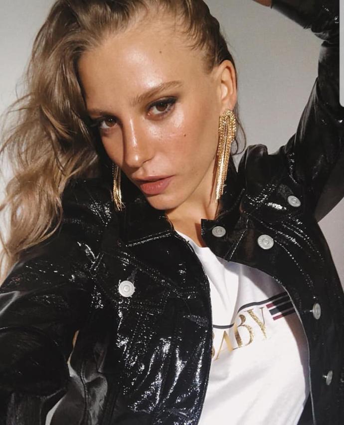 Serenay Sarıkaya mı Hazar Ergüçlü mü?