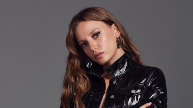 Serenay Sarıkaya mı Hazar Ergüçlü mü?