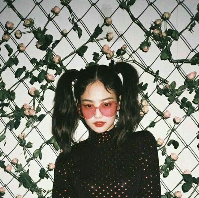 Jennie Kim sizce abarttıkları kadar güzelmi?