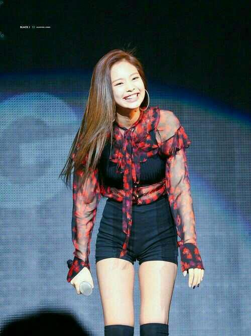 Jennie Kim sizce abarttıkları kadar güzelmi?